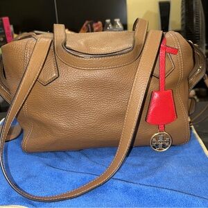 Tory Burch. Beautiful bag never been used.
